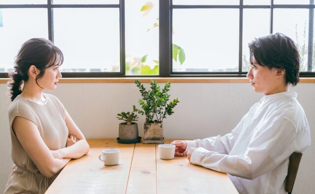 お見合いでき気まづい無言の時間