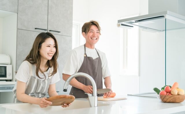 「家事分担」と「働き方」が、幸せな結婚生活の鍵。お互いの価値観を理解し、共通のゴールを目指す。
